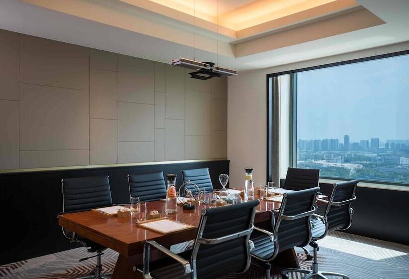 Номер Клуб, Renaissance Suzhou