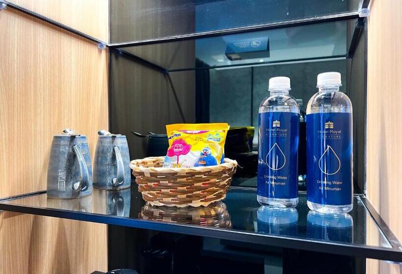 Family Room, Royal Signature