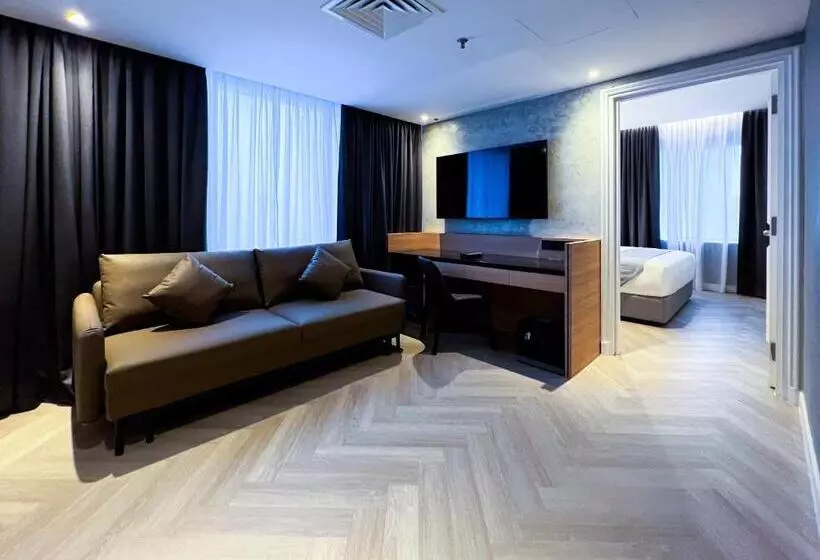 Family Room, Royal Signature