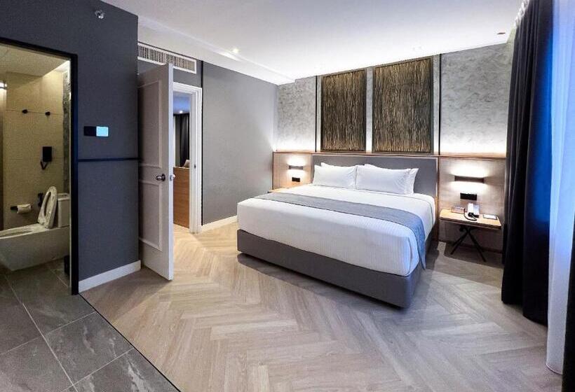 Family Room, Royal Signature