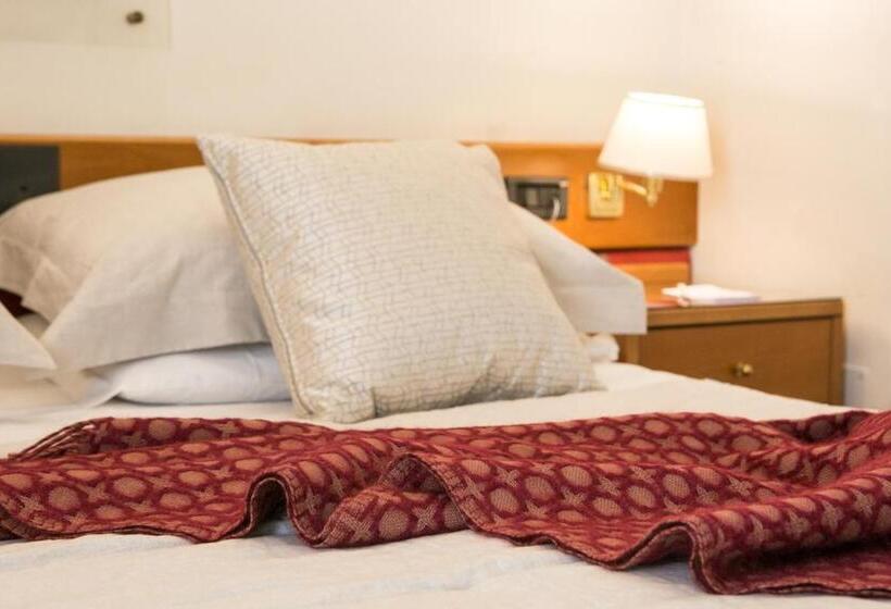 غرفة كلاسيكية سرير كينج, Best Western Hotel Dei Cavalieri