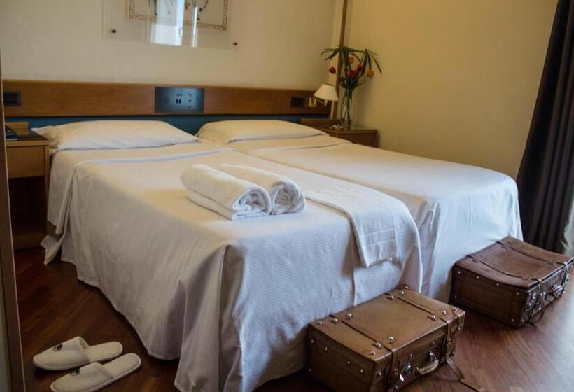 غرفة كلاسيكية سرير كينج, Best Western Hotel Dei Cavalieri