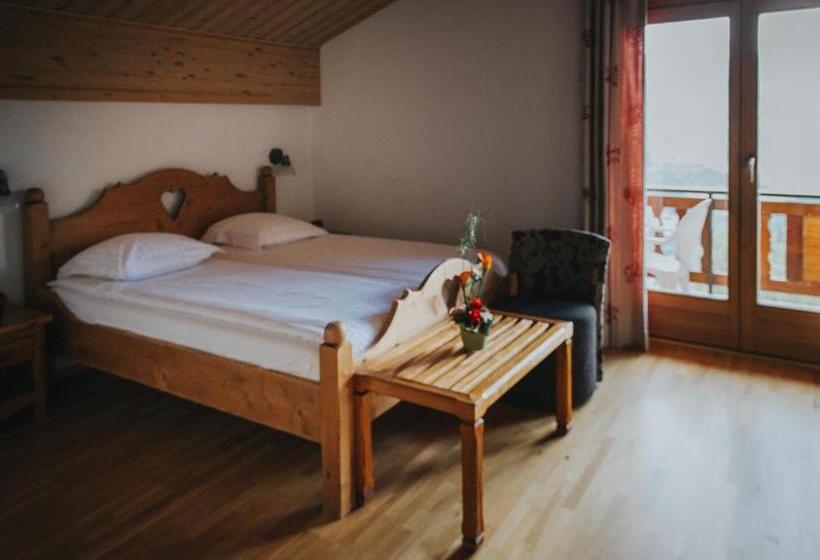 Семейный Номер, Hôtel Magrappé