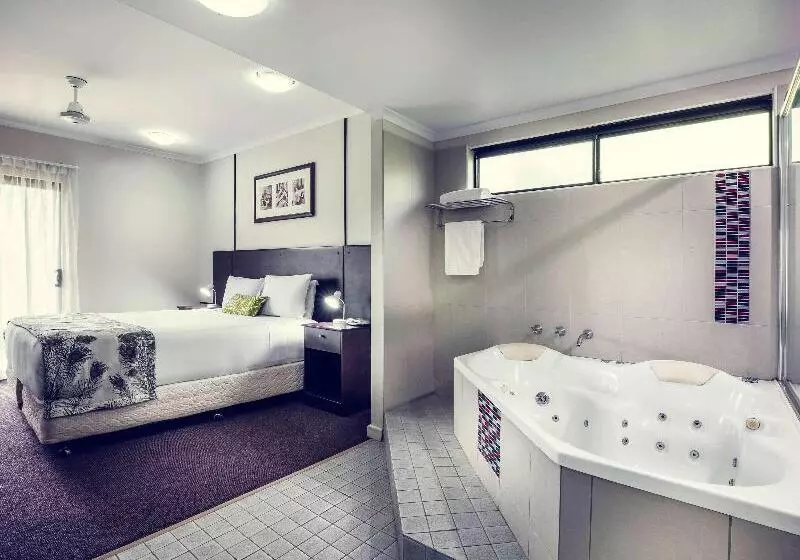 اتاق سوپریور با تخت دو نفره بزرگ, Mercure Darwin Airport Resort