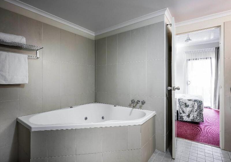 带特大床的高级间, Mercure Darwin Airport Resort