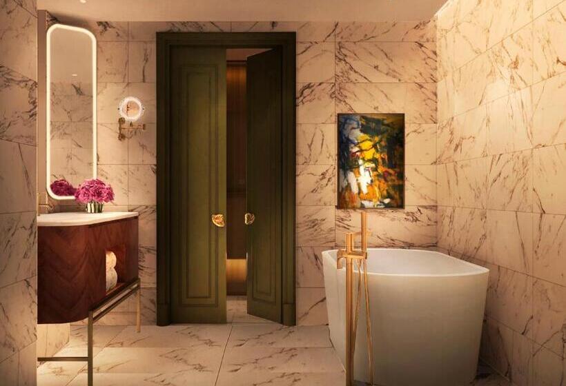 اتاق اجرایی با تخت بزرگ, Mövenpick Hotel Hanoi Centre