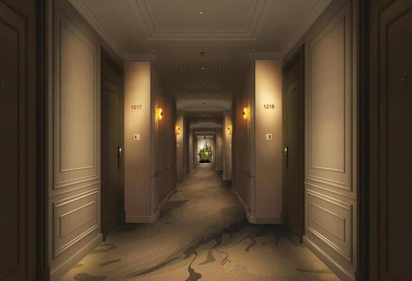 اتاق اجرایی با تخت بزرگ, Mövenpick Hotel Hanoi Centre