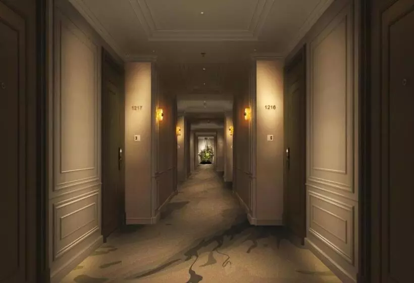 اتاق اجرایی با تخت بزرگ, Mövenpick Hotel Hanoi Centre