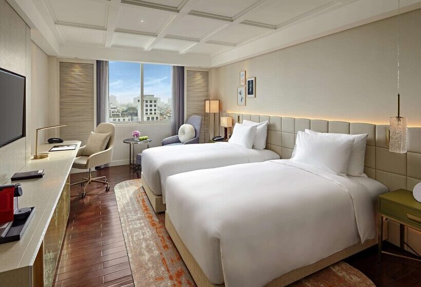 Номер Executive, Mövenpick Hotel Hanoi Centre