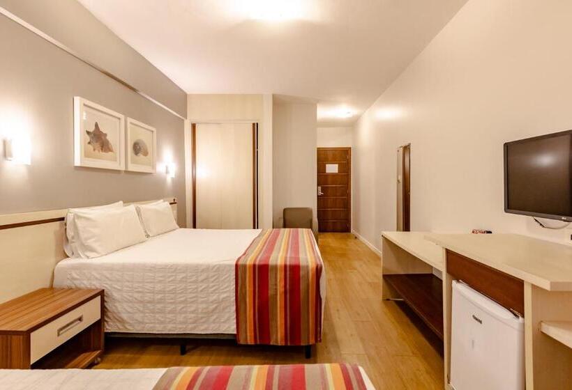 スタンダードトリプルルーム, Pires