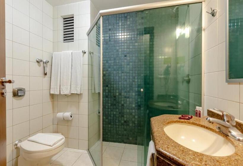 スタンダードトリプルルーム, Pires