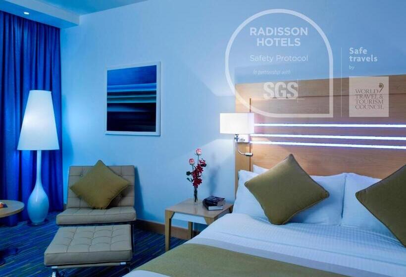 اتاق سوپریور با چشمانداز استخر, Radisson Blu Hotel, Muscat