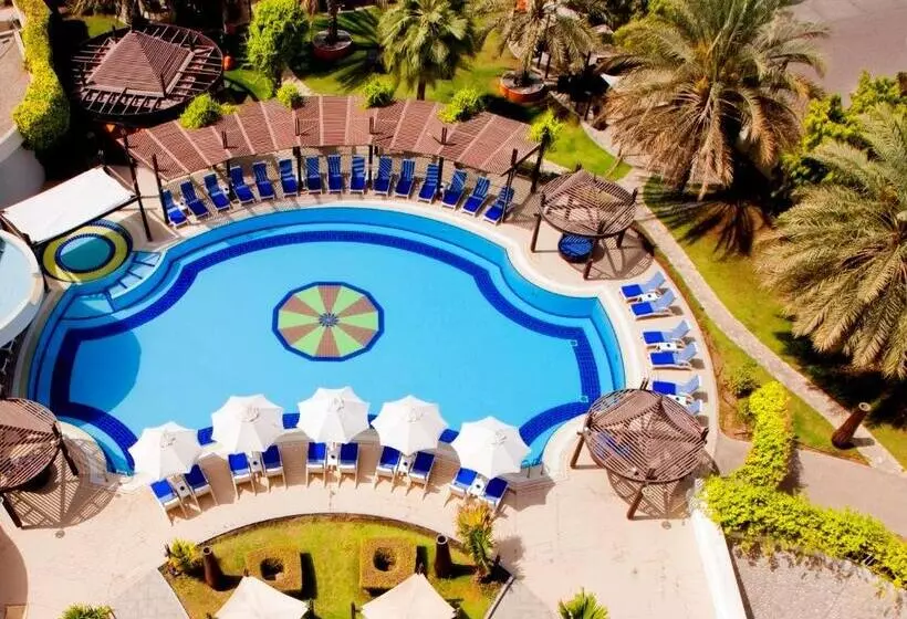 プールの見えるスーペリアルーム, Radisson Blu Hotel, Muscat