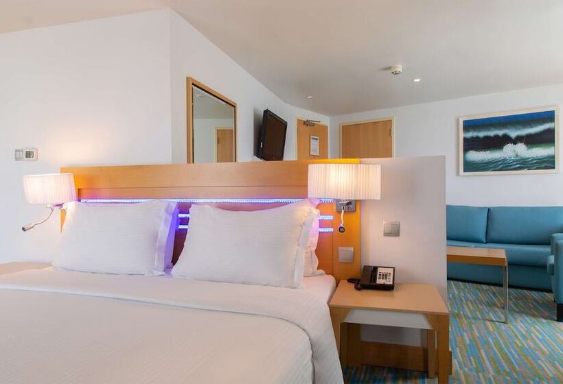 سوییت جونیور, Radisson Blu Hotel, Muscat