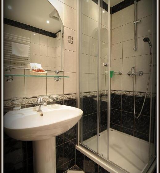 标准间带山景, Rosina