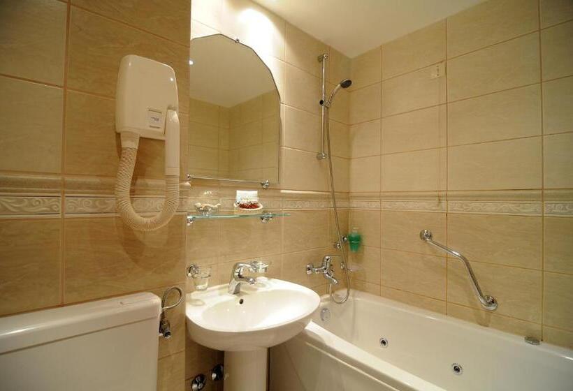 家庭海景房, Rosina