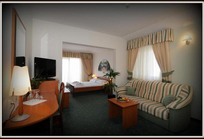 家庭海景房, Rosina