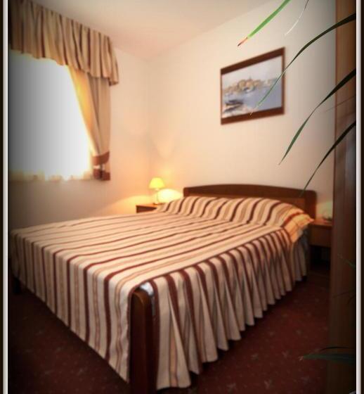 古典房间, Rosina