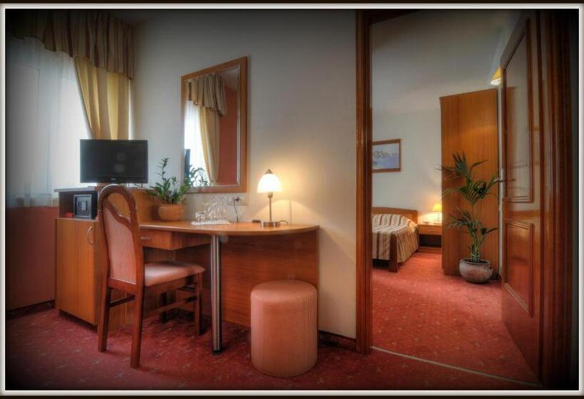 古典房间, Rosina