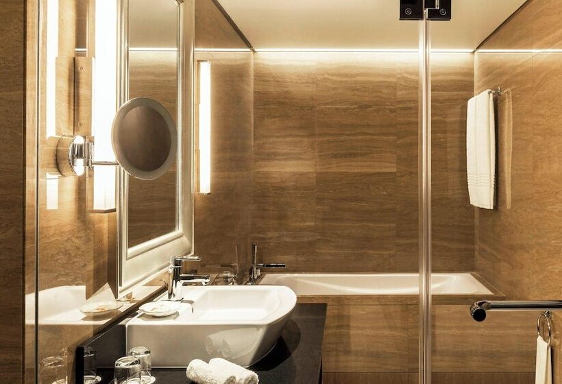 اتاق کلاب, Sheraton Dubai Creek Hotel & Towers