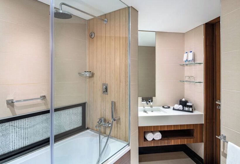 Номер Клуб, Sheraton Dubai Creek Hotel & Towers