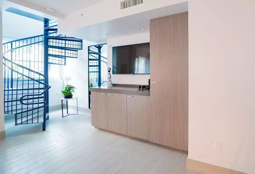بانگلوی استاندارد, The Sagamore Hotel South Beach