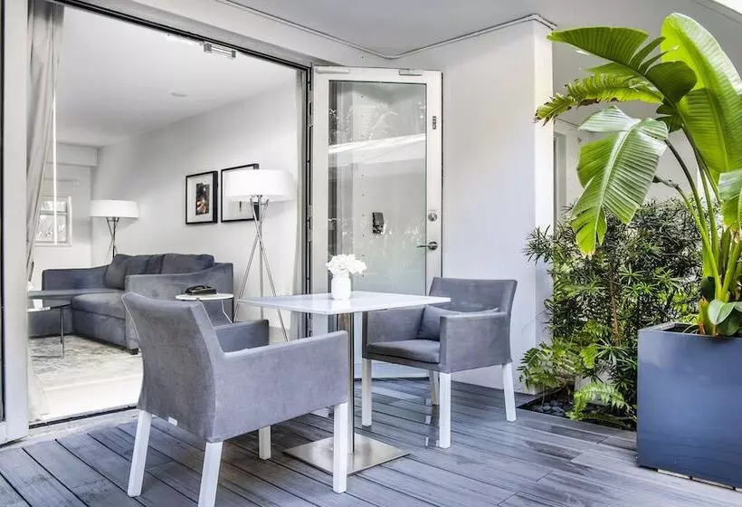 بانگلوی استاندارد, The Sagamore Hotel South Beach