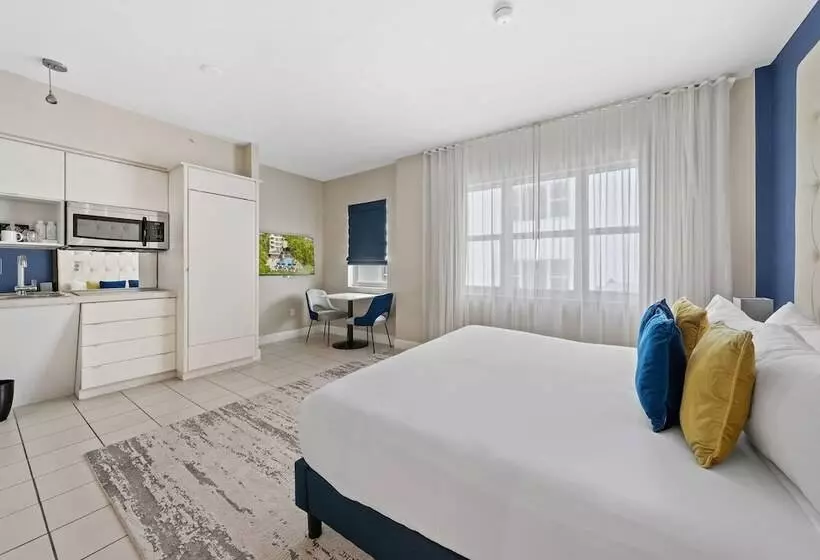 استودیوی استاندارد, The Sagamore Hotel South Beach
