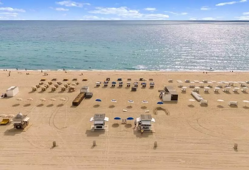 سوییت با چشم‌انداز دریا, The Sagamore Hotel South Beach