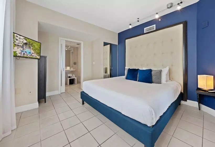 سوییت با چشم‌انداز دریا, The Sagamore Hotel South Beach