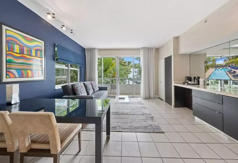 سوییت با چشم‌انداز باغ, The Sagamore Hotel South Beach