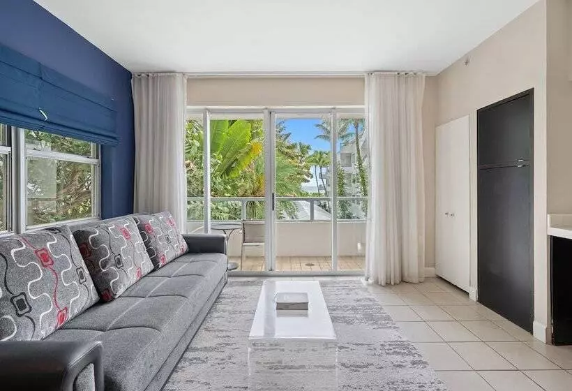سوییت با چشم‌انداز باغ, The Sagamore Hotel South Beach