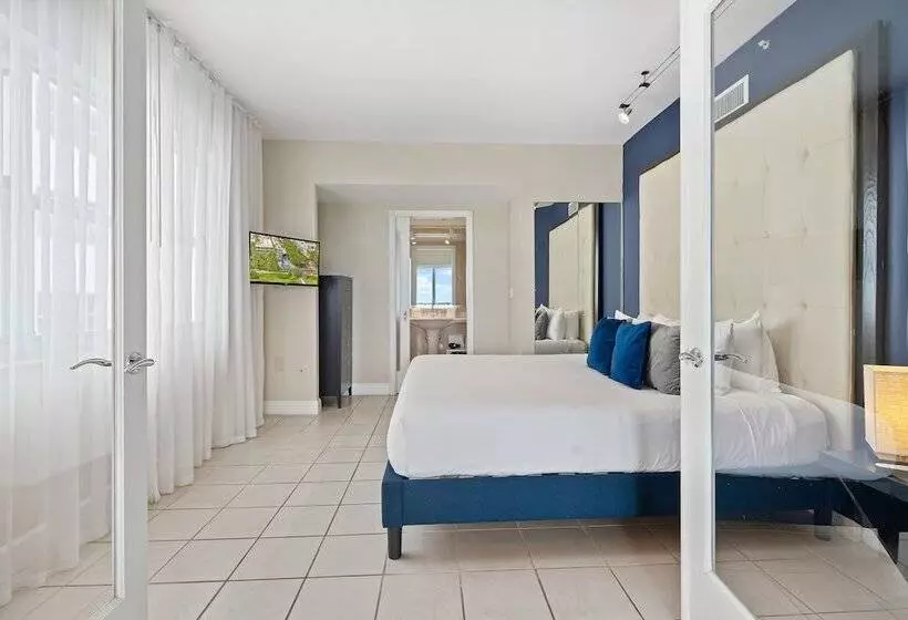 سوییت با چشم‌انداز باغ, The Sagamore Hotel South Beach