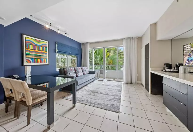 سوییت با چشم‌انداز باغ, The Sagamore Hotel South Beach