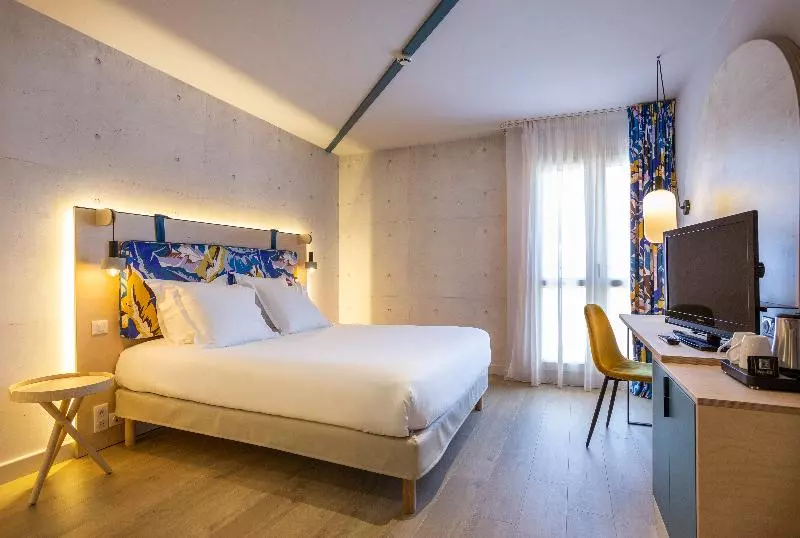 Sviitti, Urban Hotel & Spa Aix Les Bains   Bw Signature Collection