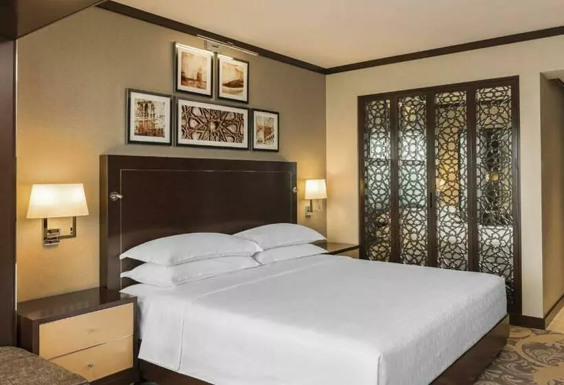Deluxe Room King Bed & City View