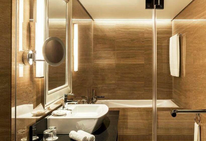 اتاق لوکس با چشمانداز شهر, Sheraton Dubai Creek Hotel & Towers