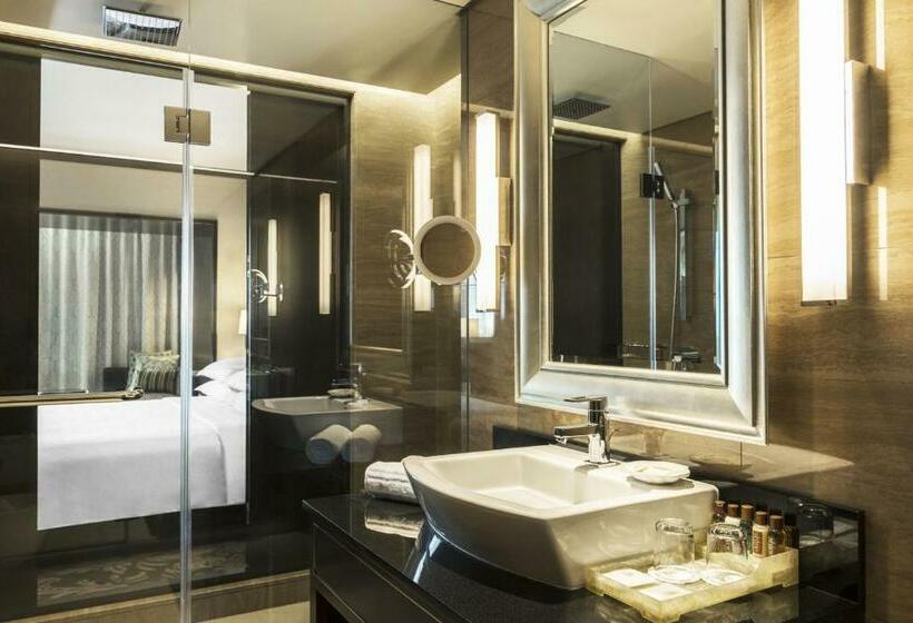 Номер Клуб Кровать Кинг, Sheraton Dubai Creek Hotel & Towers