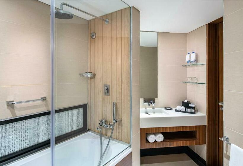 Club Room King Bed, Sheraton Dubai Creek Hotel & Towers