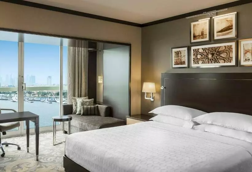 Deluxe Room King Bed & Views