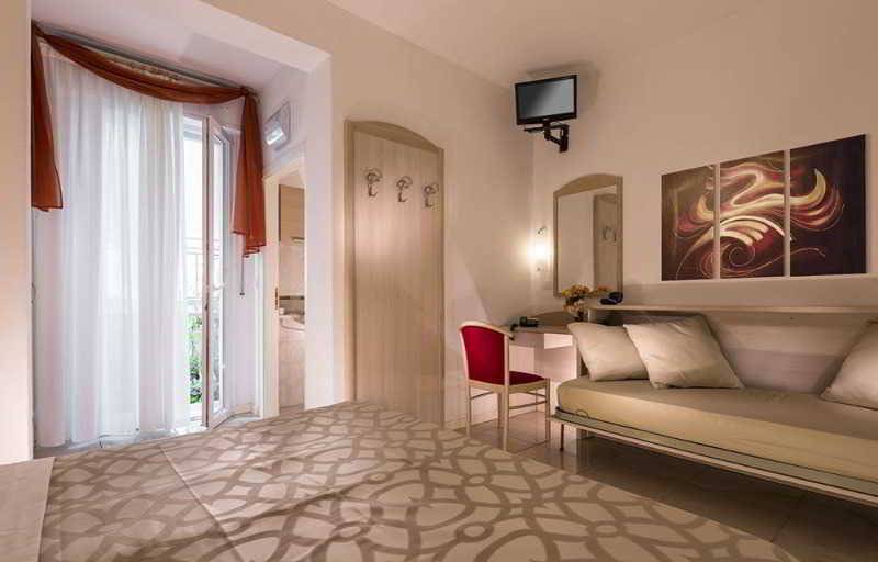 Quarto Triplo Standart, Ada