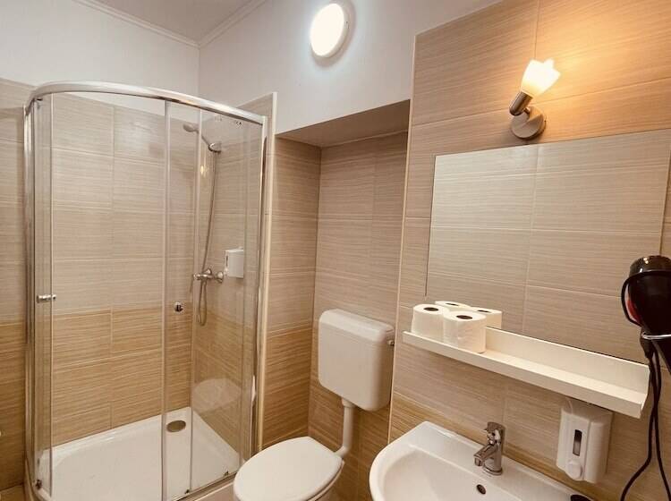 غرفة قياسية فردية, Easy Star