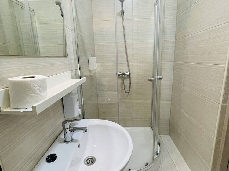 غرفة قياسية فردية, Easy Star