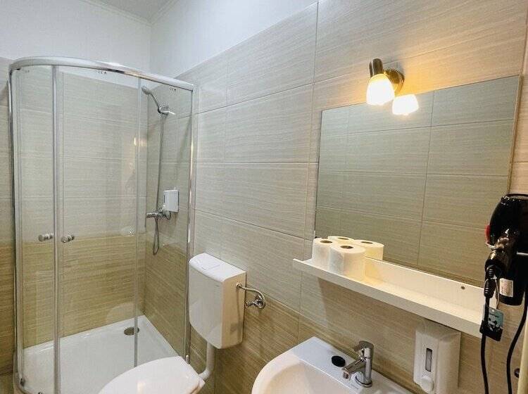 غرفة قياسية فردية, Easy Star