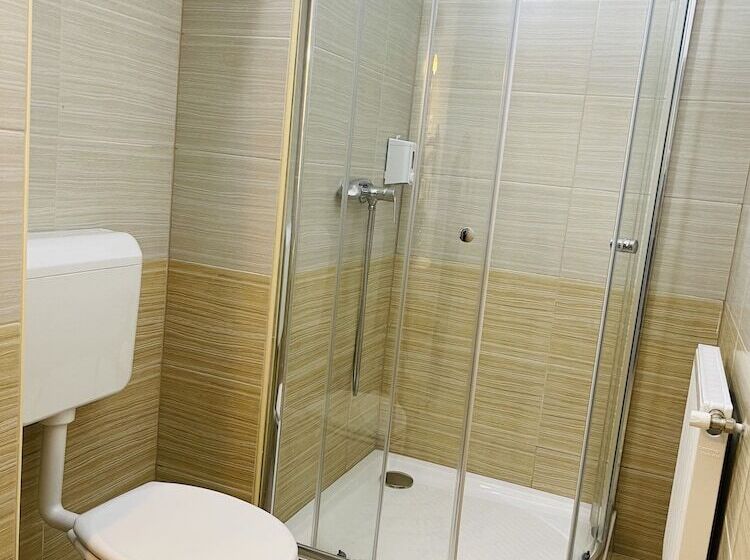 غرفة قياسية, Easy Star