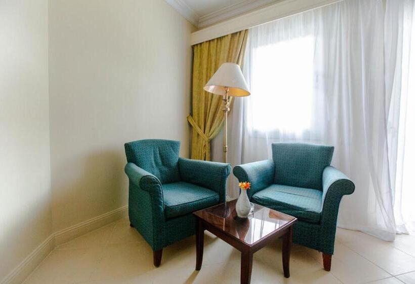 اتاق اکونومی, Grand Pyramids