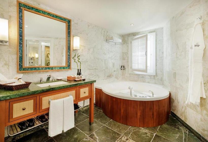 סוויטה נוף לים, Kempinski Hotel Barbaros Bay Bodrum