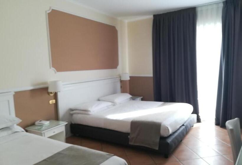 חדר סטנדרט לשלושה, Leopardi