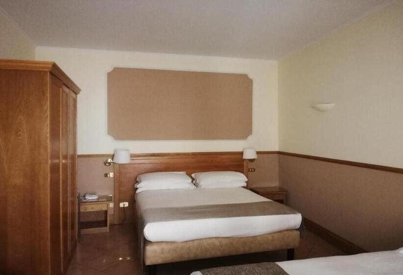 חדר סטנדרט לארבעה, Leopardi