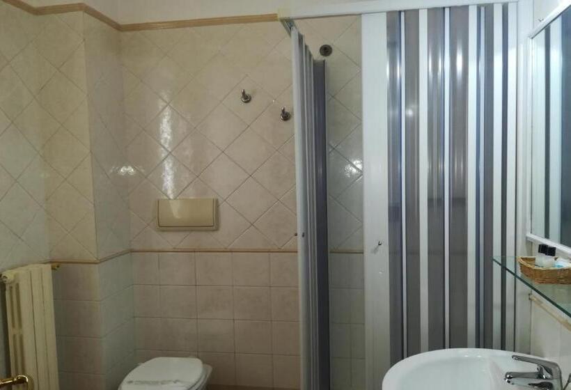 חדר סטנדרט, Leopardi